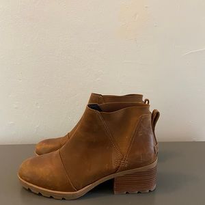 Sorel Cate Chelsea Boot. Brown leather. Size 11. Waterproof